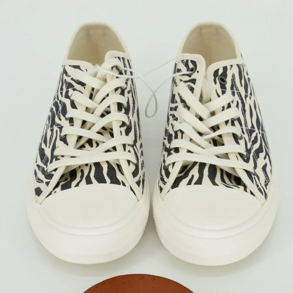 American Eagle Zebra Print‎ Canvas Low Top Sneakers Lace Up Shoes Size 9 NWOB